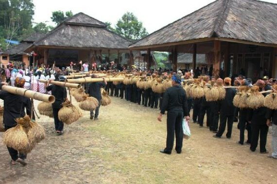 upacara adat Jawa Barat