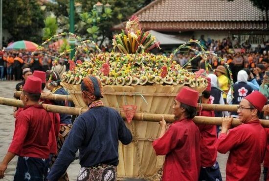 upacara adat Jawa Timur